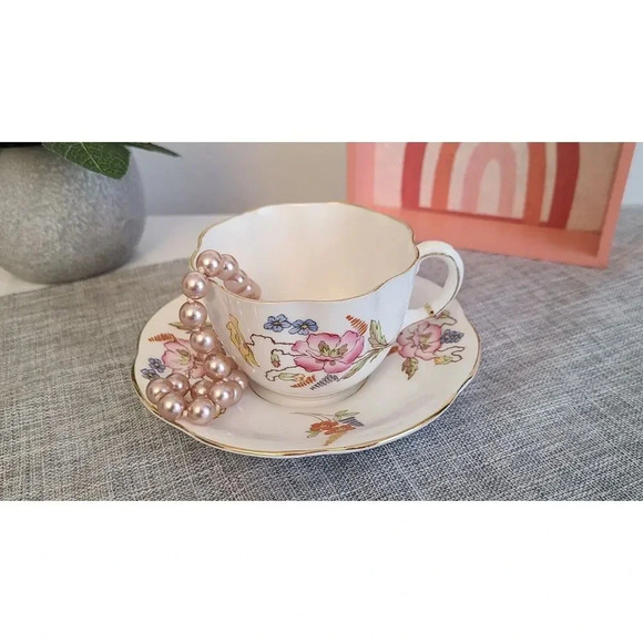 Vintage Taylor & Kent teacup and‎ saucer bone china, wild roses - Picture 1 of 9